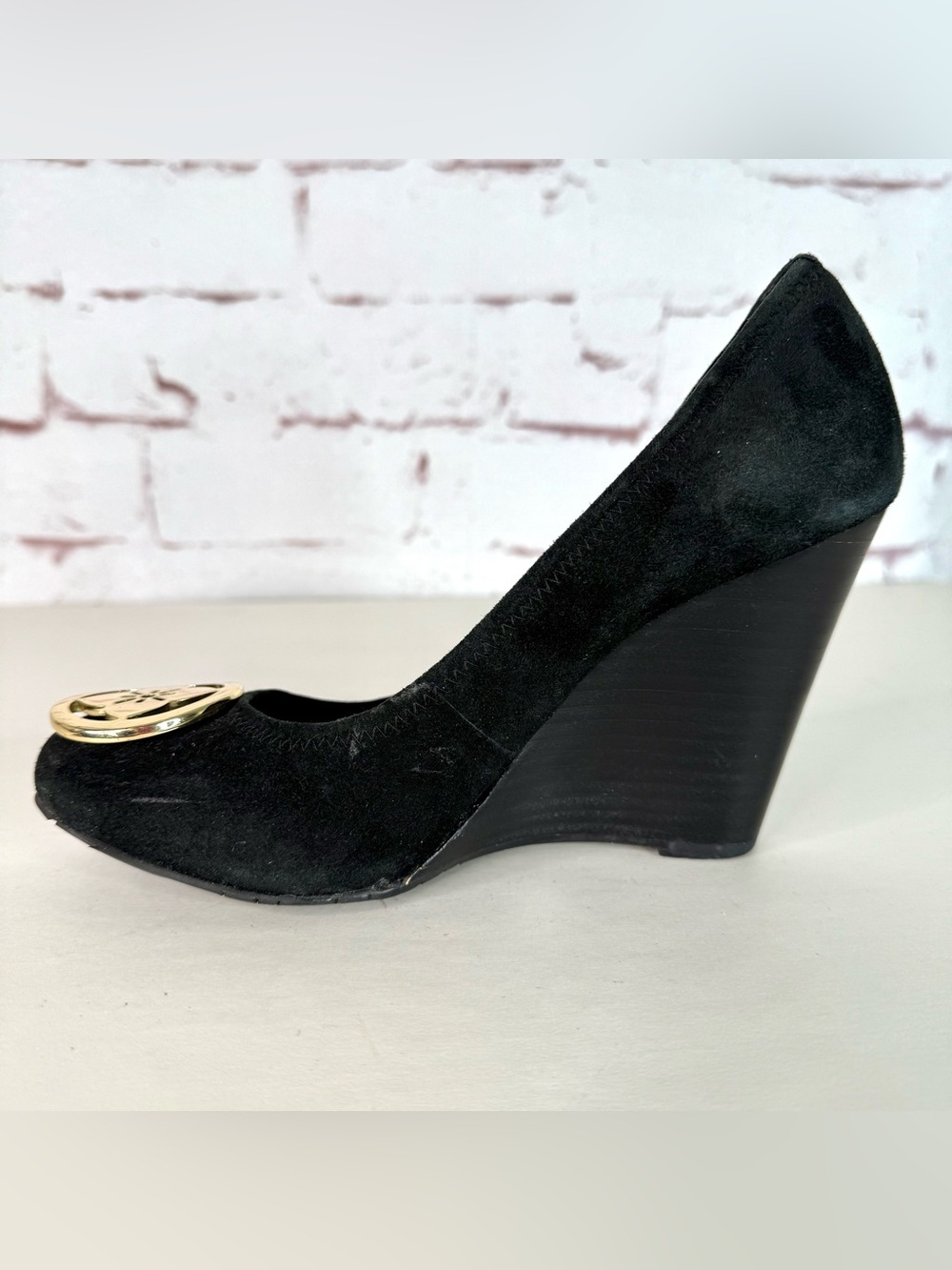 BCBGeneration Black Suede Round Closed Toe Wedge Wooden Heel Size 7 - Picture 13 of 16